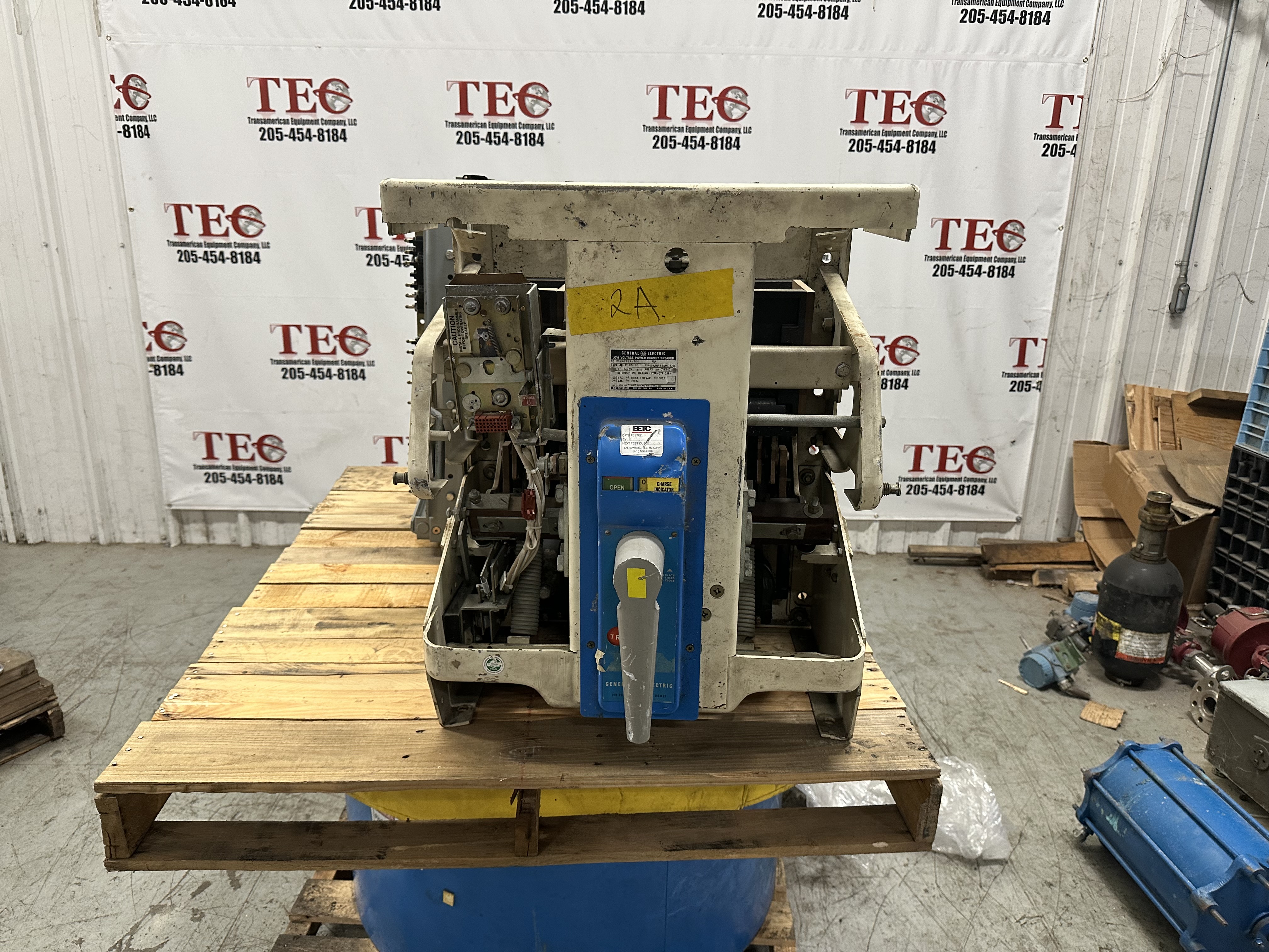 General Electric AK-T-2A-50 Air Circuit Breaker. Family AK; 3 Po